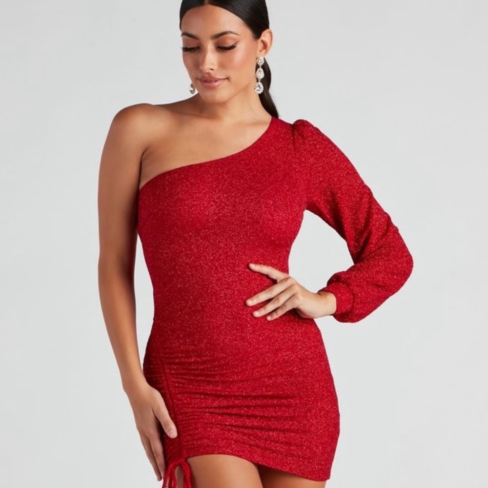 Windsor size small sexy red one sleeve off the shoulder homecoming dress
